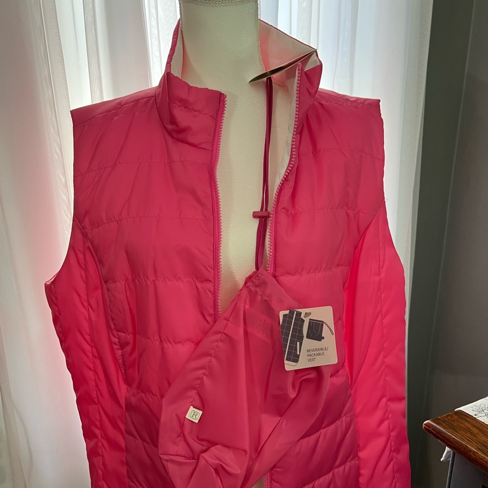 Reversible vest. Bright pink and white. 2X. NWT. Lightweight and packable.